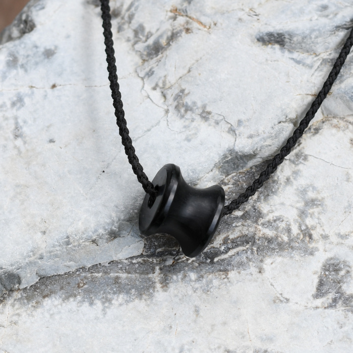 small reel pendant in serpentine